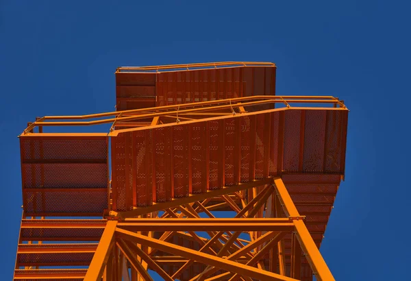 Detalhe Uma Torre Vigia Fogo Metal Laranja Com Céu Azul — Fotografia de Stock