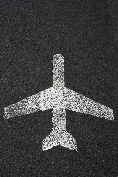 跑道上的飞机标志的细节 — 图库照片