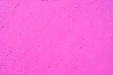 Düzensiz bir sıva duvarının ayrıntıları pembeye ya da fusyaya boyanmış