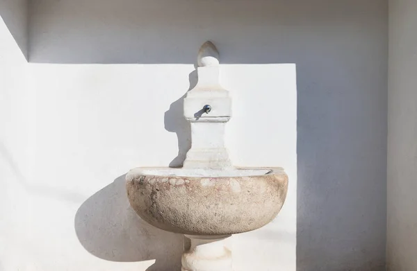 Detail Public Fountain Faucet Tap White Whitewashed Wall — Foto de Stock