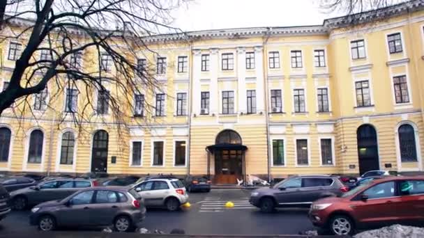 Schieten in beweging gebouw in Sint Petersburg — Stockvideo