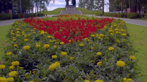 톰스크는 제2 차 세계 대전의 기념물이다 — 비디오