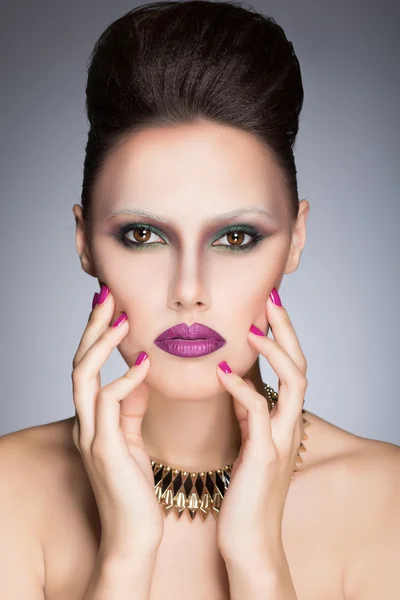 Yaratıcı makyajlı seksi kadın moda Güzellik Portresi — Stok fotoğraf