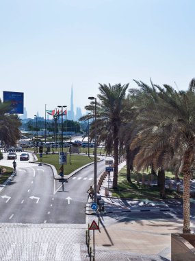 12 Kasım 2021 Dubai.Palm, Dubai ve Burj Halife Kulesi 'nin arka planında. Dikey