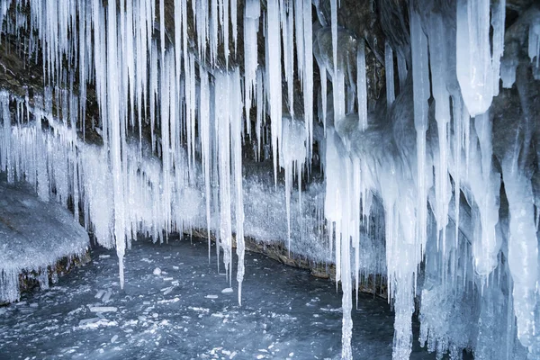 Grottoes on the winter coast of Lake Baikal — Stock Photo, Image