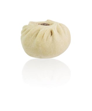 Baozi, hamur tatlısı, Çin mantısı, ravioli, buuz, pelmeni, pyanse, khinkali, manti, beyaz arka planda izole edilmiş.