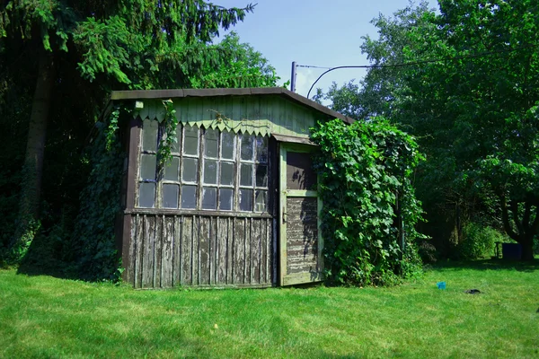 Casa velha do jardim — Fotografia de Stock