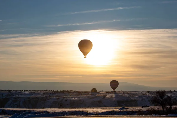 Horkovzdušné Balóny Přeletěly Nad Velkolepou Cappadocií Krásný Pohled Horkovzdušné Balónky — Stock fotografie