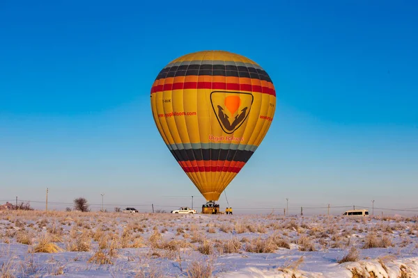 Hőlégballonok Repülnek Látványos Cappadocia Felett Gyönyörű Kilátás Hőlégballonok Lebegő Napkelte — Stock Fotó