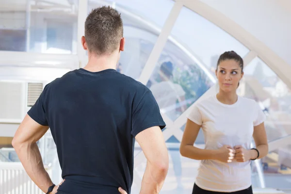 Couple in a gym — Stock Photo, Image