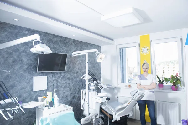 Female Dentist Her Modern Office — Stock Photo, Image