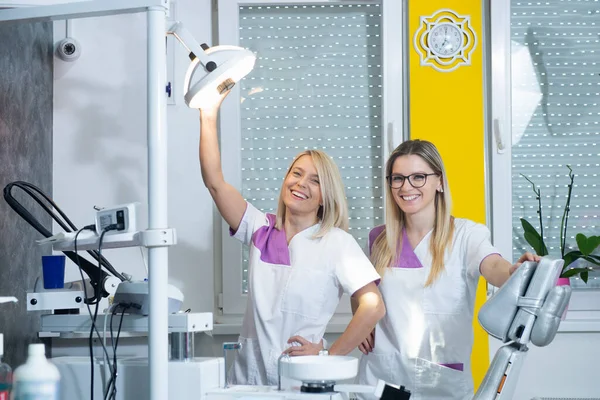 Two Female Coworkers Smiling Shift — Foto de Stock