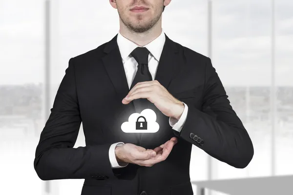 Businessman proteggere il cloud — Foto Stock