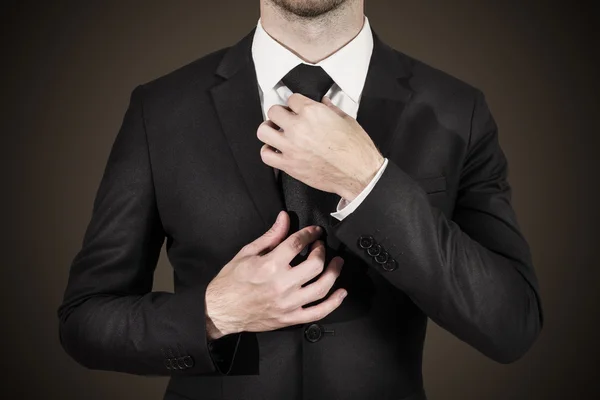 Uomo d'affari correggere cravatta moda — Foto Stock