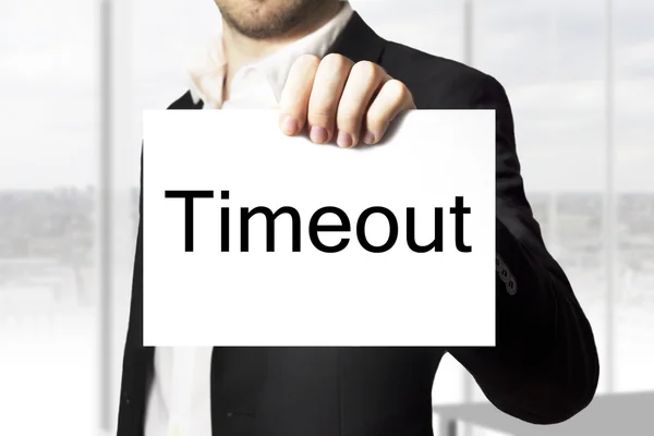 Empresário segurando sinal timeout — Fotografia de Stock