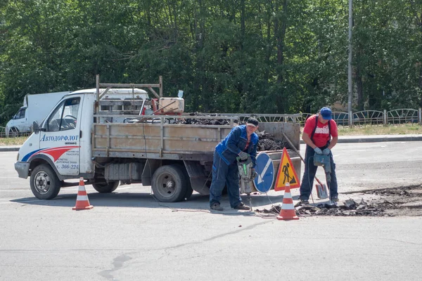 Omsk Russia June 2021 Repairs Restore Asphalt Pavement Hypermarket — стоковое фото