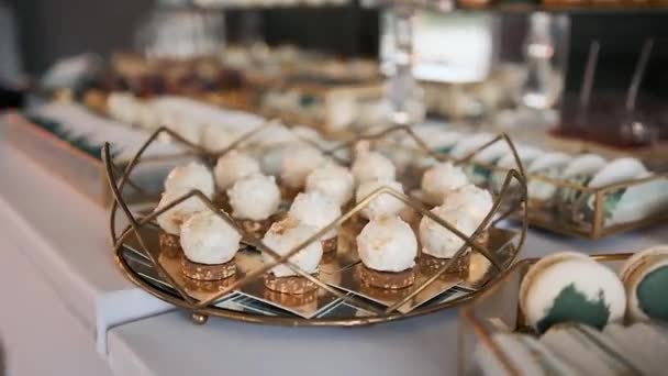 キャンディバー 結婚式での珍味とビュッフェ 菓子屋だ マカロン — ストック動画