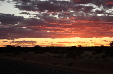 Çölde gün batımı