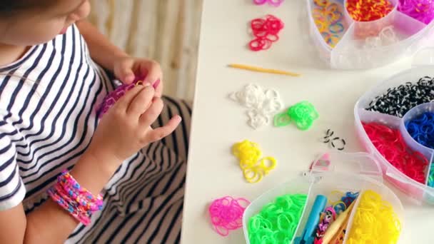 Girl Room Table Knits Bracelets Rubber Bands Help Weaving Tools — Stock Video