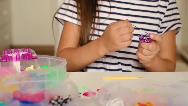 Weaving Rubber Bands Slingshot Knitting Hook Fashionable Hobby Activity Children — Stock Video