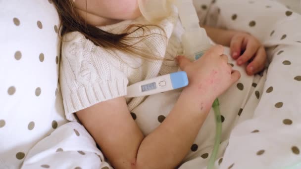 Close Thermometer High Temperature Arm Sick Child Hands Wounds Sores — Stockvideo