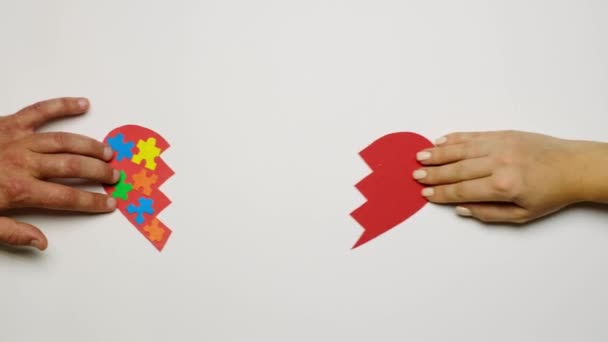 Couple Reunites Two Halves Heart Image Puzzles One Part Symbol — Vídeo de Stock