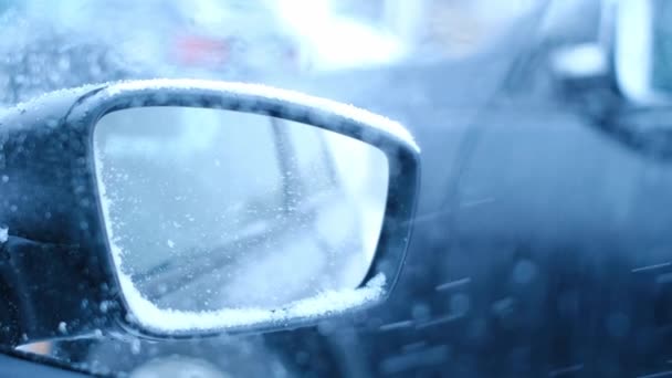 Seitenspiegel Eines Fahrzeugs Bei Eis Und Schnee Winter Gefährliche Straßenverhältnisse — Stockvideo