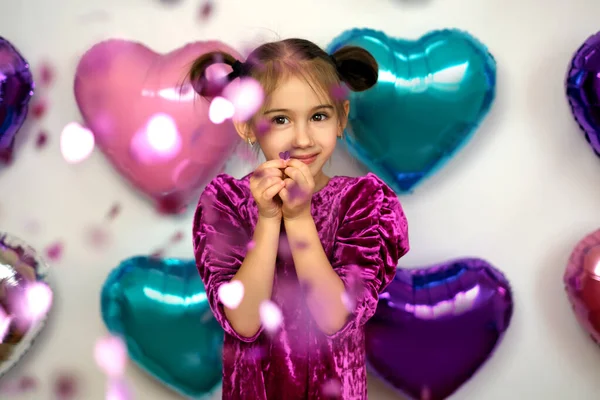 Girl Background Bright Colored Foil Balloons Shape Heart Flying Confetti — Φωτογραφία Αρχείου