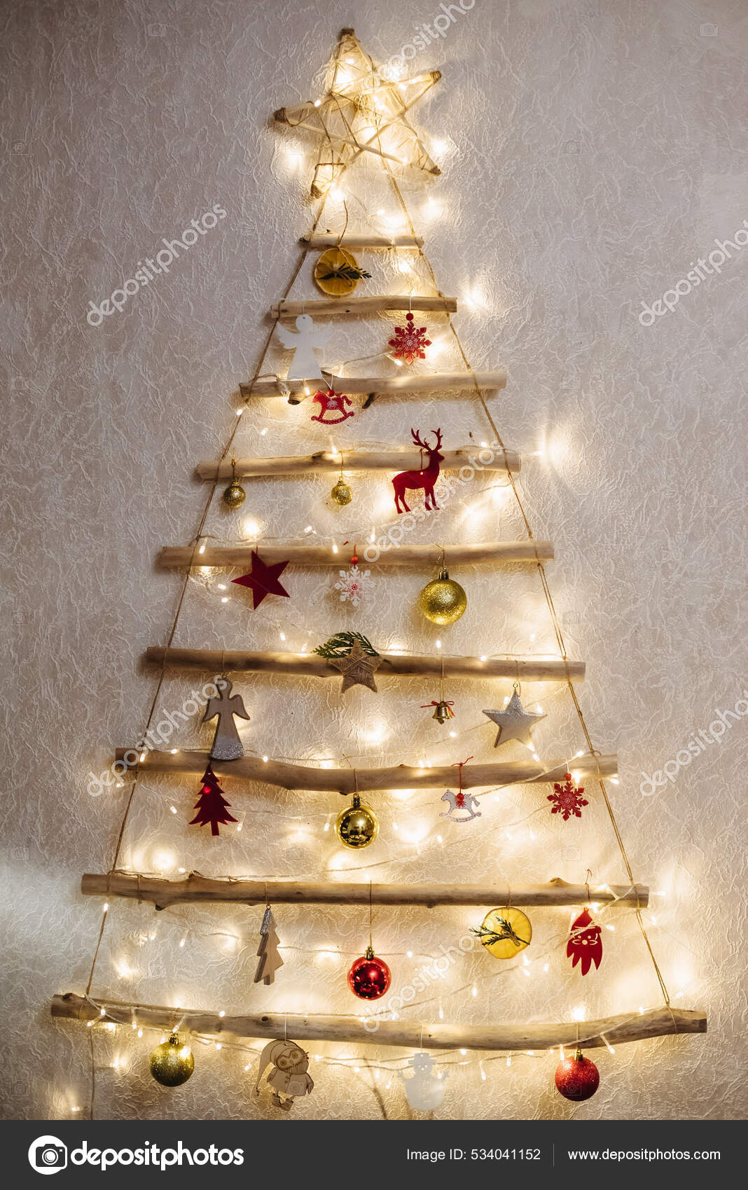 Árvore Natal Artesanal Feita Paus Materiais Naturais Pendurados Parede Decorações fotos, imagens de © Sanni85 #534041152 Árvore Natal Artesanal Feita Paus Materiais Naturais Pendurados Parede Decorações fotos, imagens de © Sanni85 #534041152