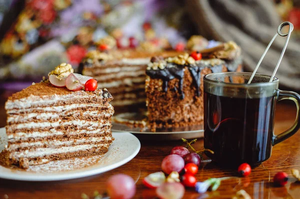 Piece Cake Medovika White Plate Decorated Nuts Grapes Honey Cake — Stock Photo, Image