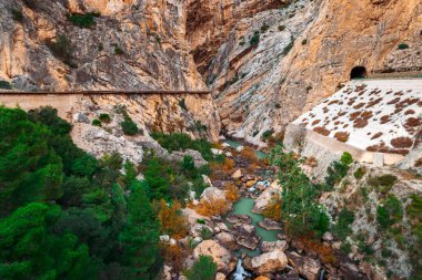 Caminito del Rey yürüyüş yolu, Kralların patikası, El Chorro Gorge 'un güzel manzarası, Ardales, Malaga, İspanya.