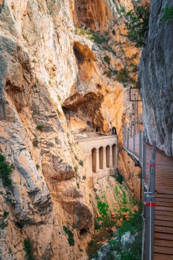 Caminito del Rey yürüyüş yolu, Kralların patikası, El Chorro Gorge 'un güzel manzarası, Ardales, Malaga, İspanya.