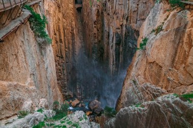 Caminito del Rey yürüyüş yolu, Kralların patikası, El Chorro Gorge 'un güzel manzarası, Ardales, Malaga, İspanya.