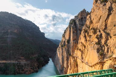 Caminito del Rey yürüyüş yolu, Kralların patikası, El Chorro Gorge 'un güzel manzarası, Ardales, Malaga, İspanya.