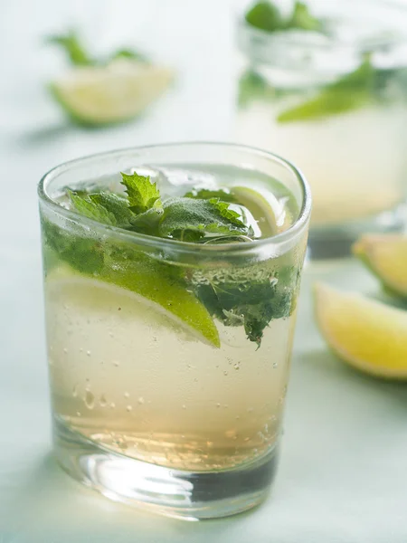 Cold fresh lemonade — Stock Photo, Image