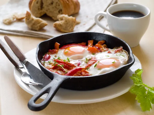 Stekt ägg med vegetabiliska — Stockfoto