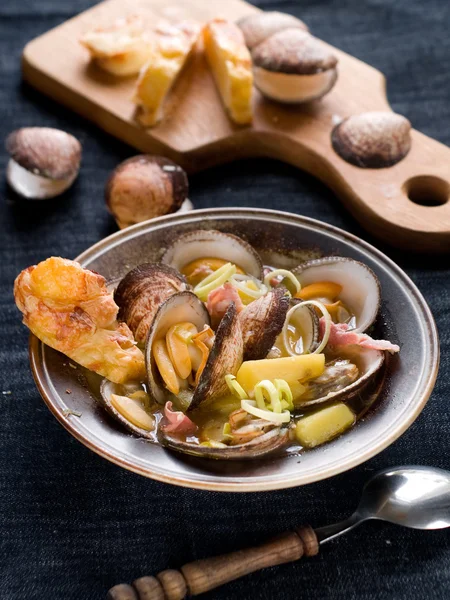 Mussel soup — Stock Photo, Image