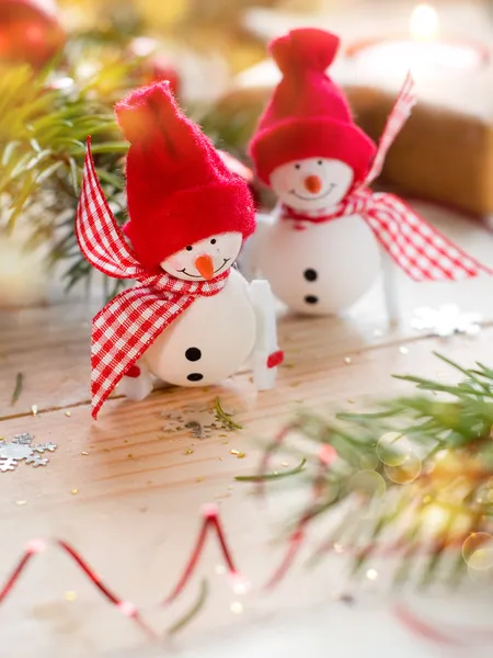 Twee sneeuwmannen — Stockfoto