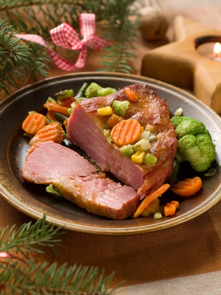 Schweinefleisch mit Gemüse — Stockfoto