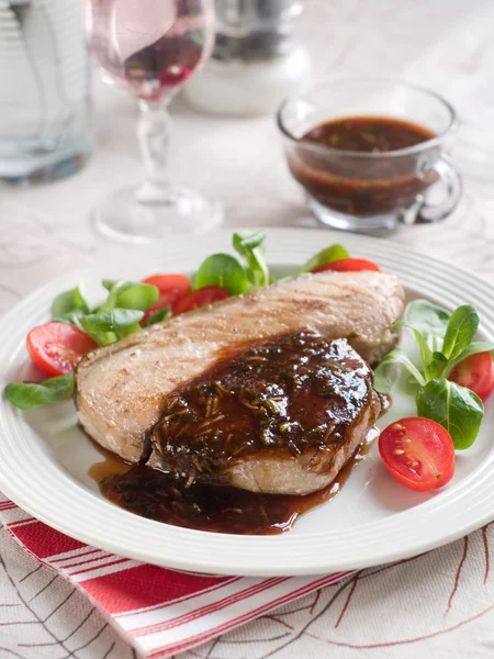 Stek z tuńczyka z grilla — Zdjęcie stockowe