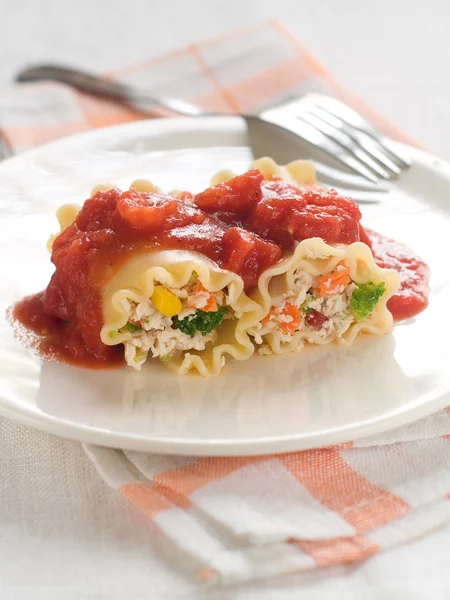 Canelones con carne y verdura —  Fotos de Stock