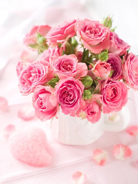 Pink roses with candle — Stock Photo, Image