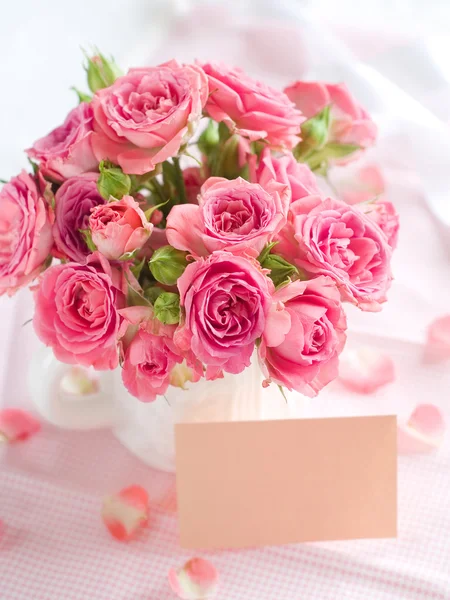 Růžové růže pro oslavu — Stock fotografie