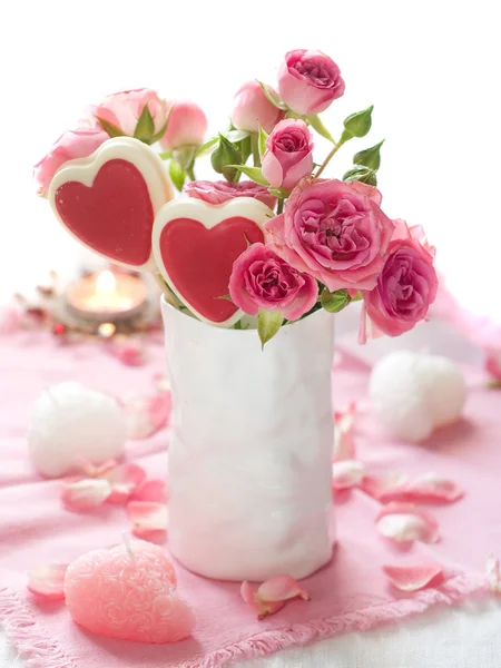 Pink roses with lollipops — Stock Photo, Image