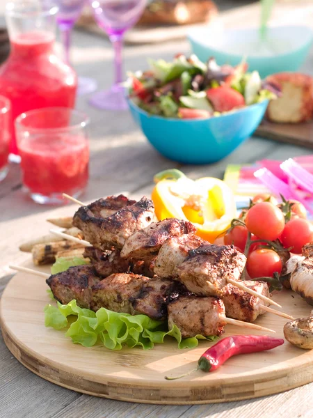 Meat kebab with vegetables — Stock Photo, Image