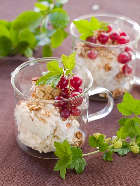 Postre con crema batida — Foto de Stock