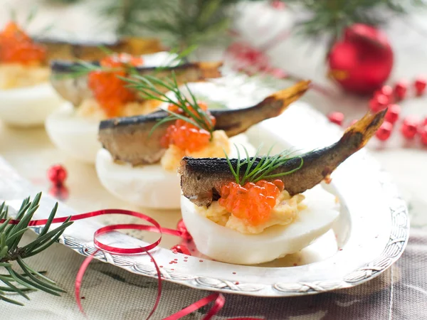 Ovos recheados com caviar — Fotografia de Stock