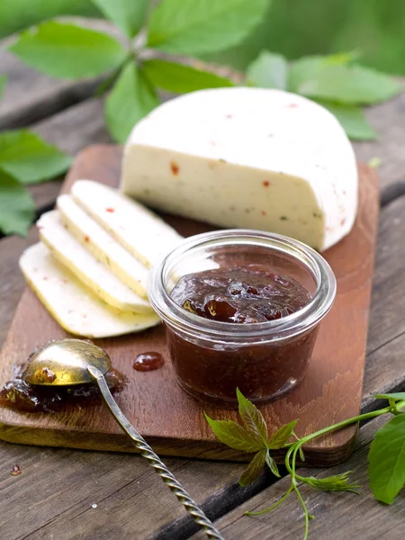 Engarrafamento de Fig com queijo — Fotografia de Stock