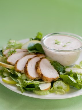 Tavuk salatası
