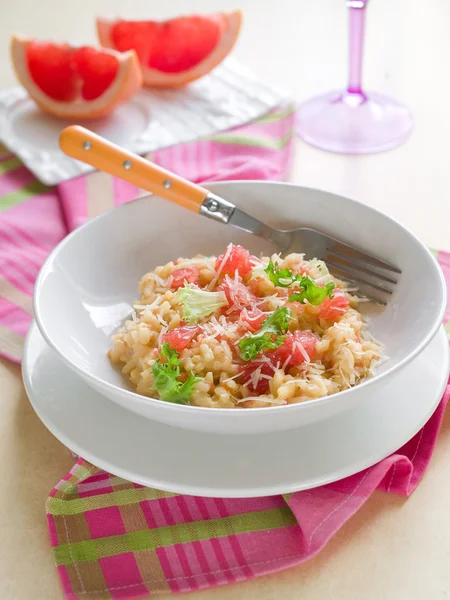 Risotto with grapefruit and cheese — Stock Photo, Image